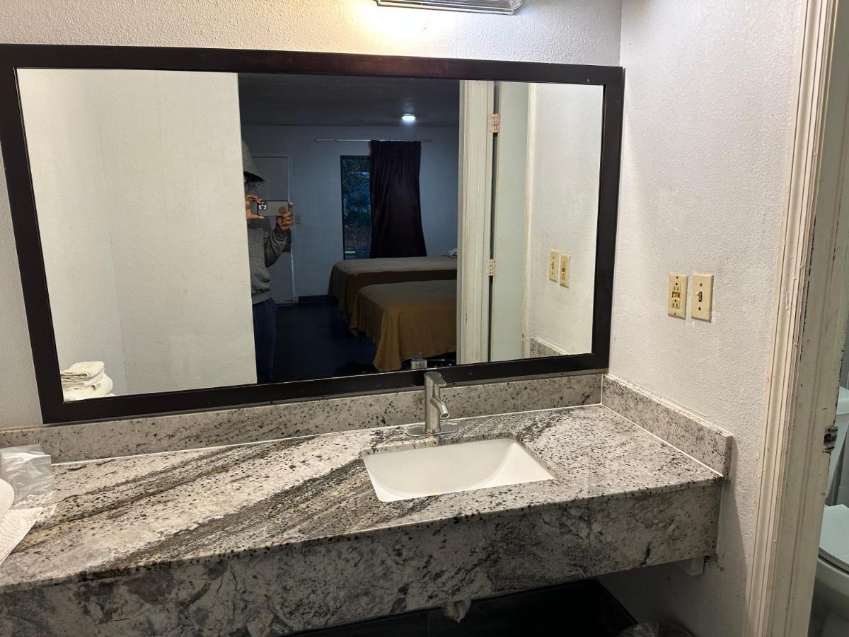 Scottish Inn אוגוסטה מראה חיצוני תמונה