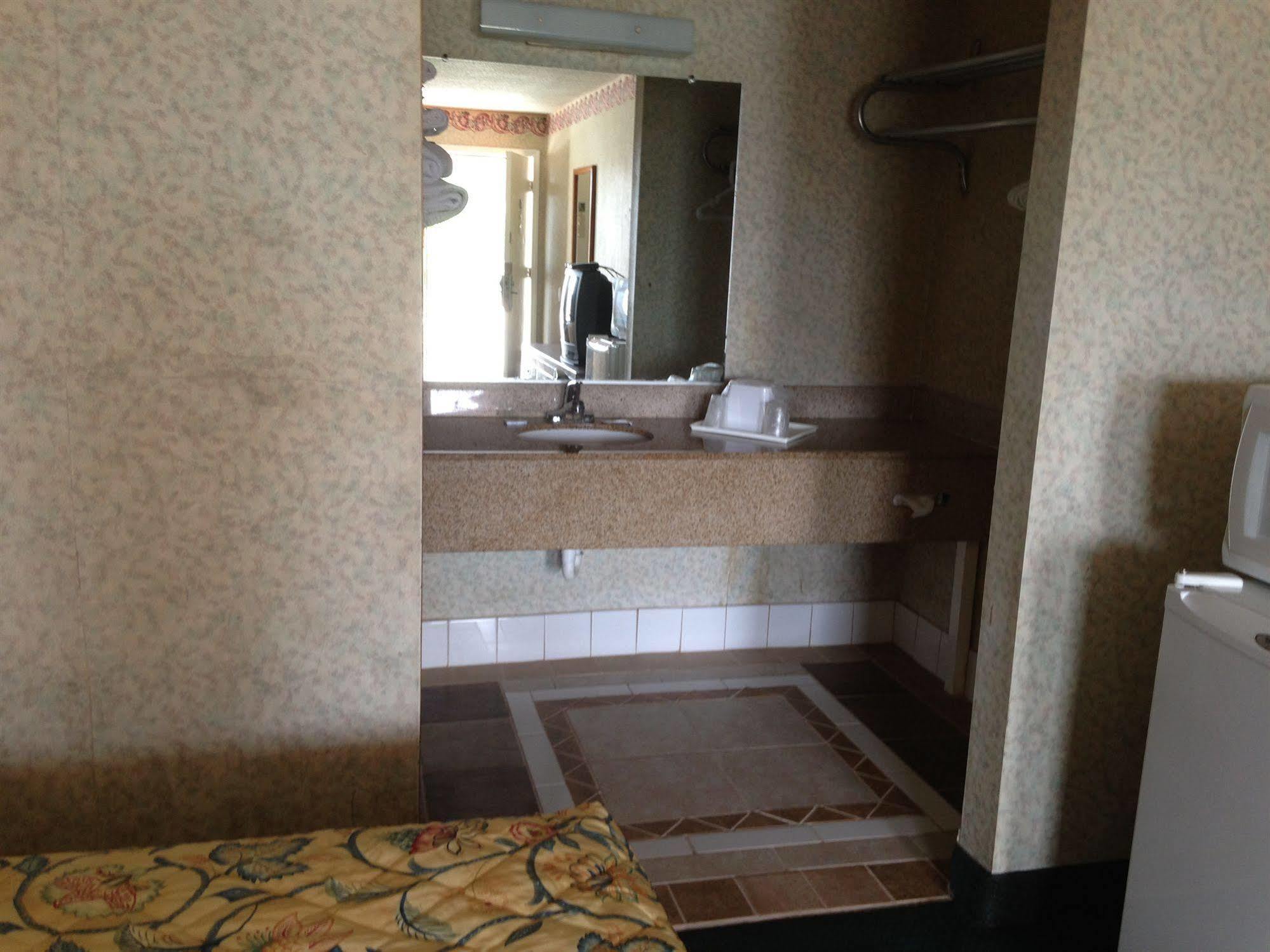 Scottish Inn אוגוסטה מראה חיצוני תמונה