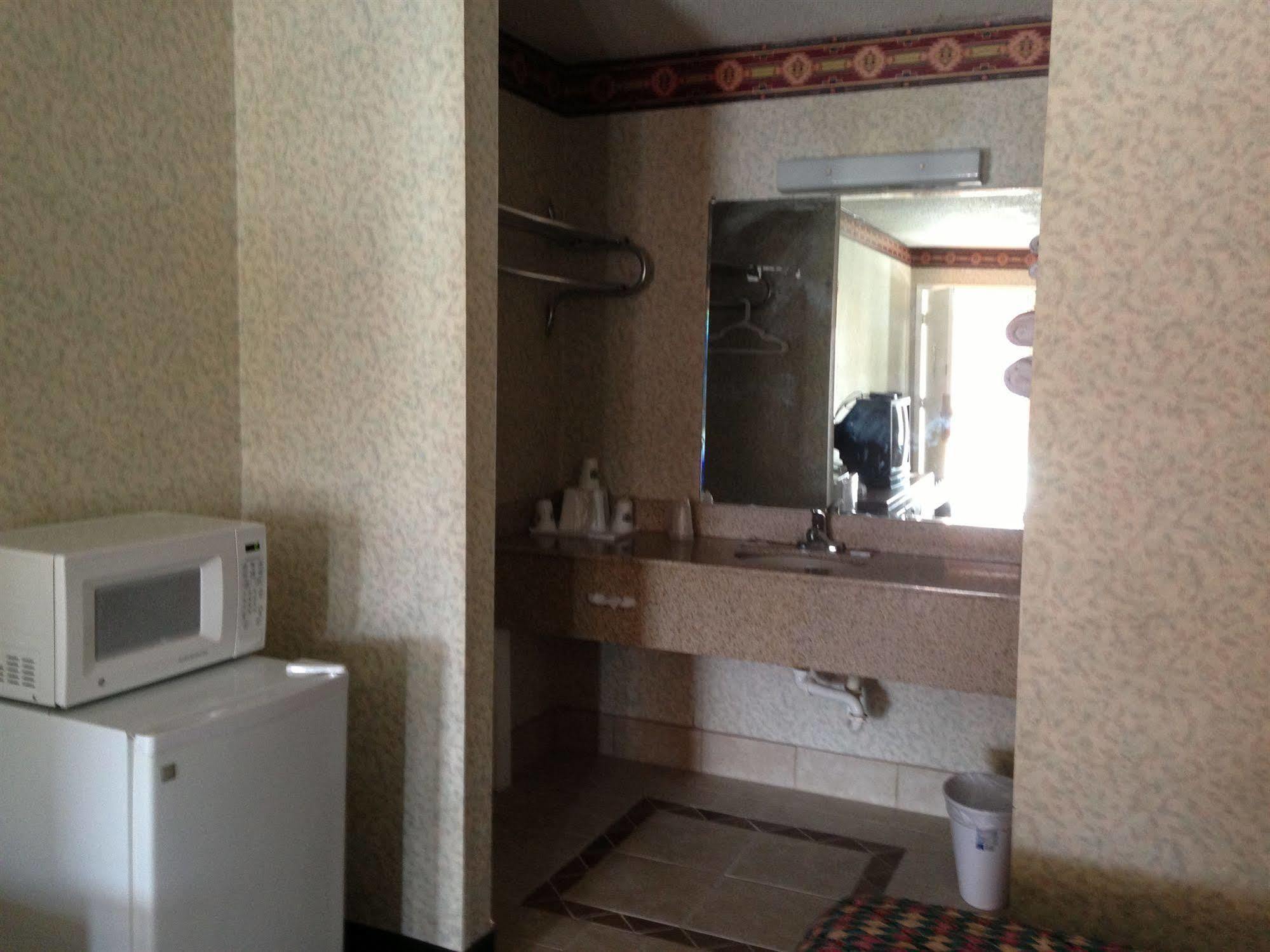 Scottish Inn אוגוסטה מראה חיצוני תמונה